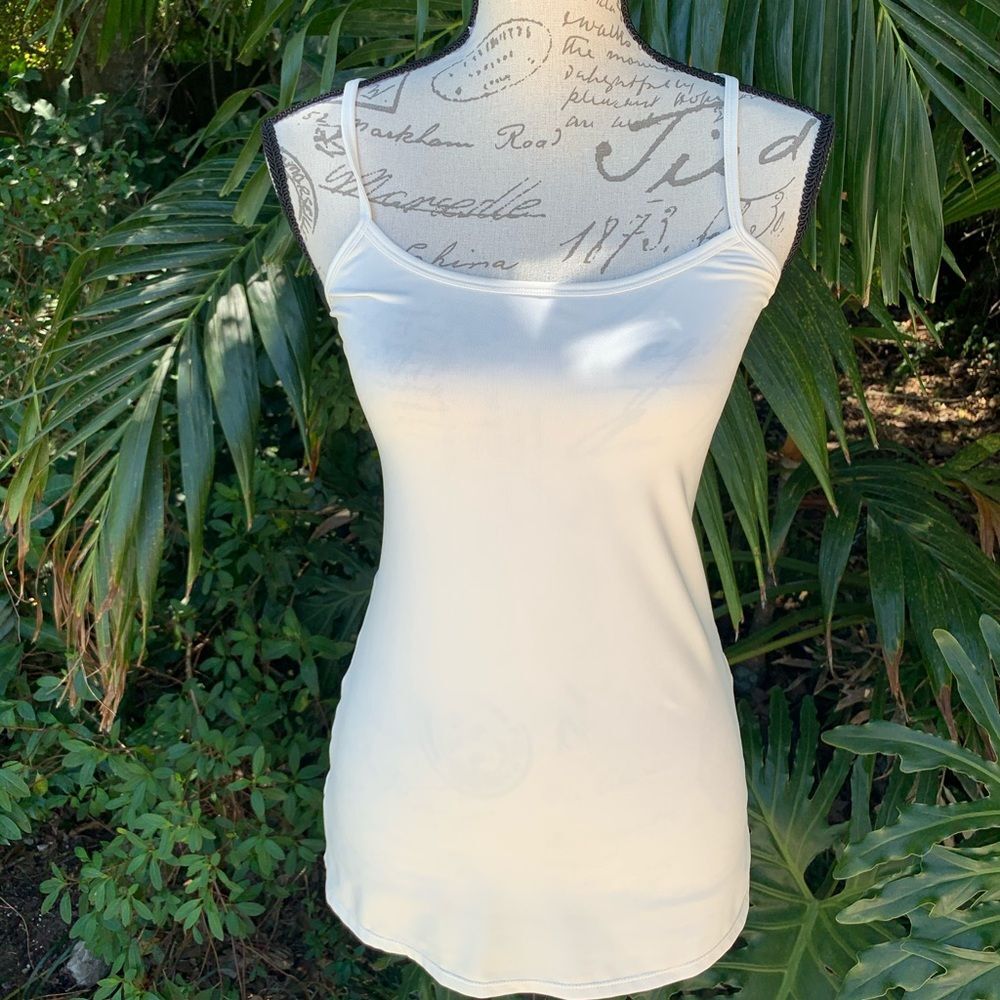 Hale Bob Tank Top: Size X Small but fits like a Medium, Excellent condition!